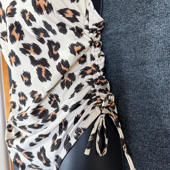 Kona Sol Leopard Print Tortoise Ring Racer Back One Piece Swimsuit Size Medium - Picture 9 of 16